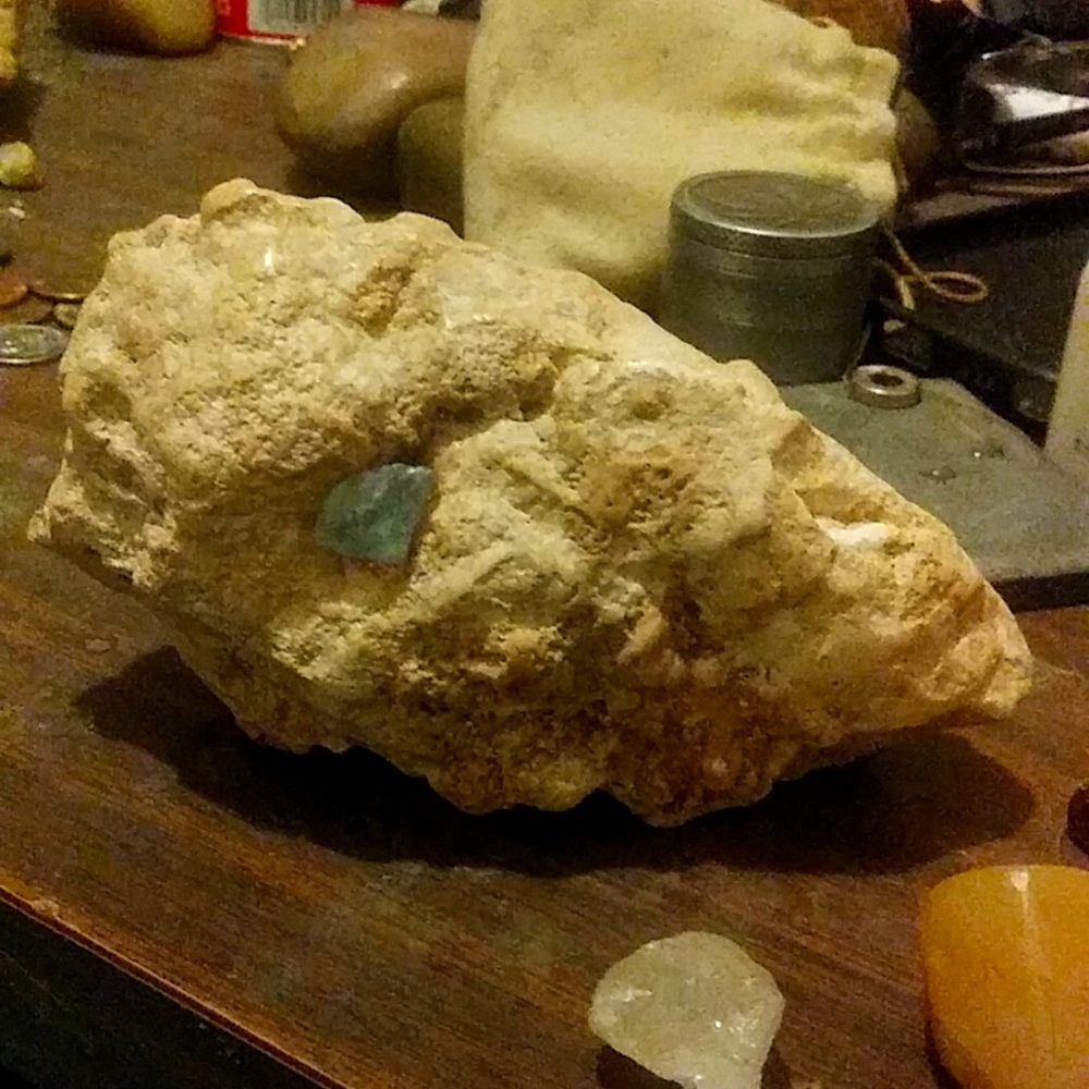 Howling Wolf White Jasper head 10ct aquamarine Sapphire eye very rare multiface